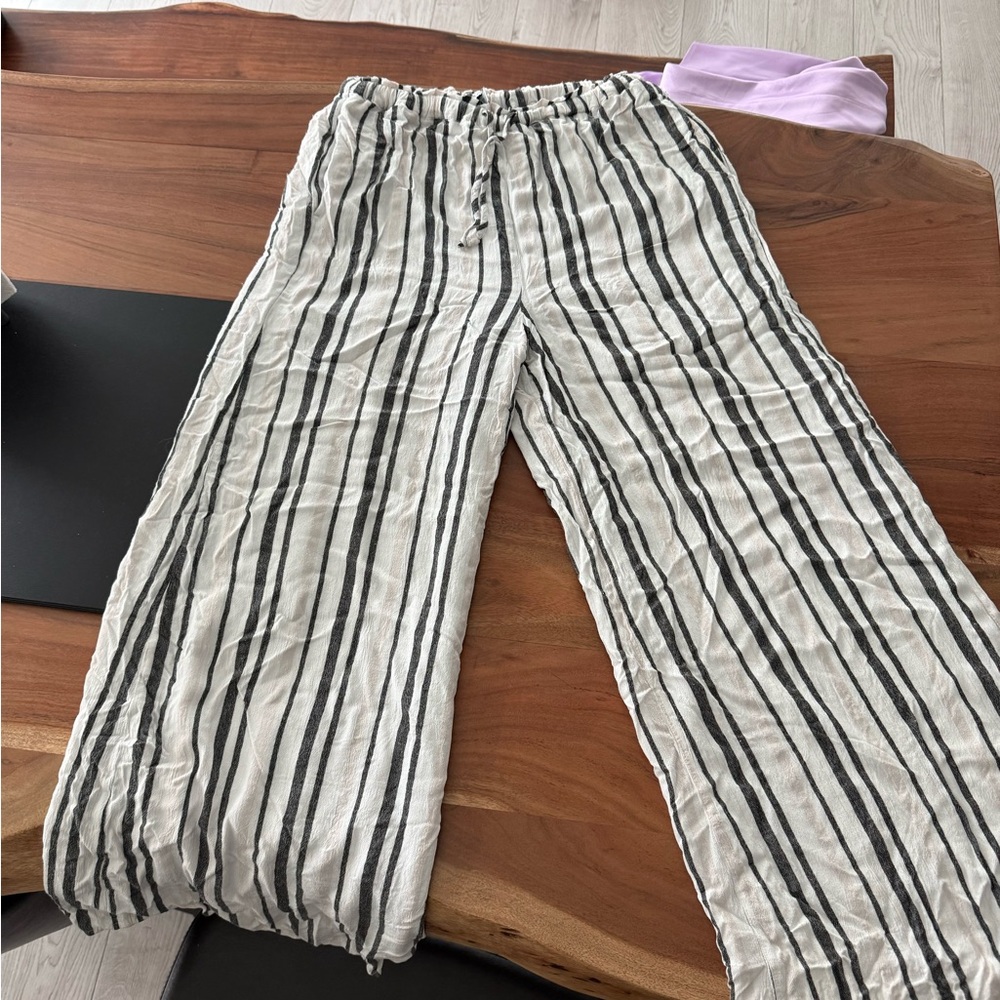 American Eagle Outfitters Black and White Striped flowy pants size M